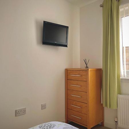 Bright 2-Bedroom Apartment With Parking In Монтроз Экстерьер фото